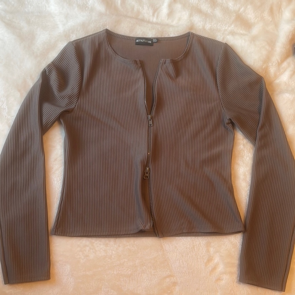 Pretty Little Thing zip top